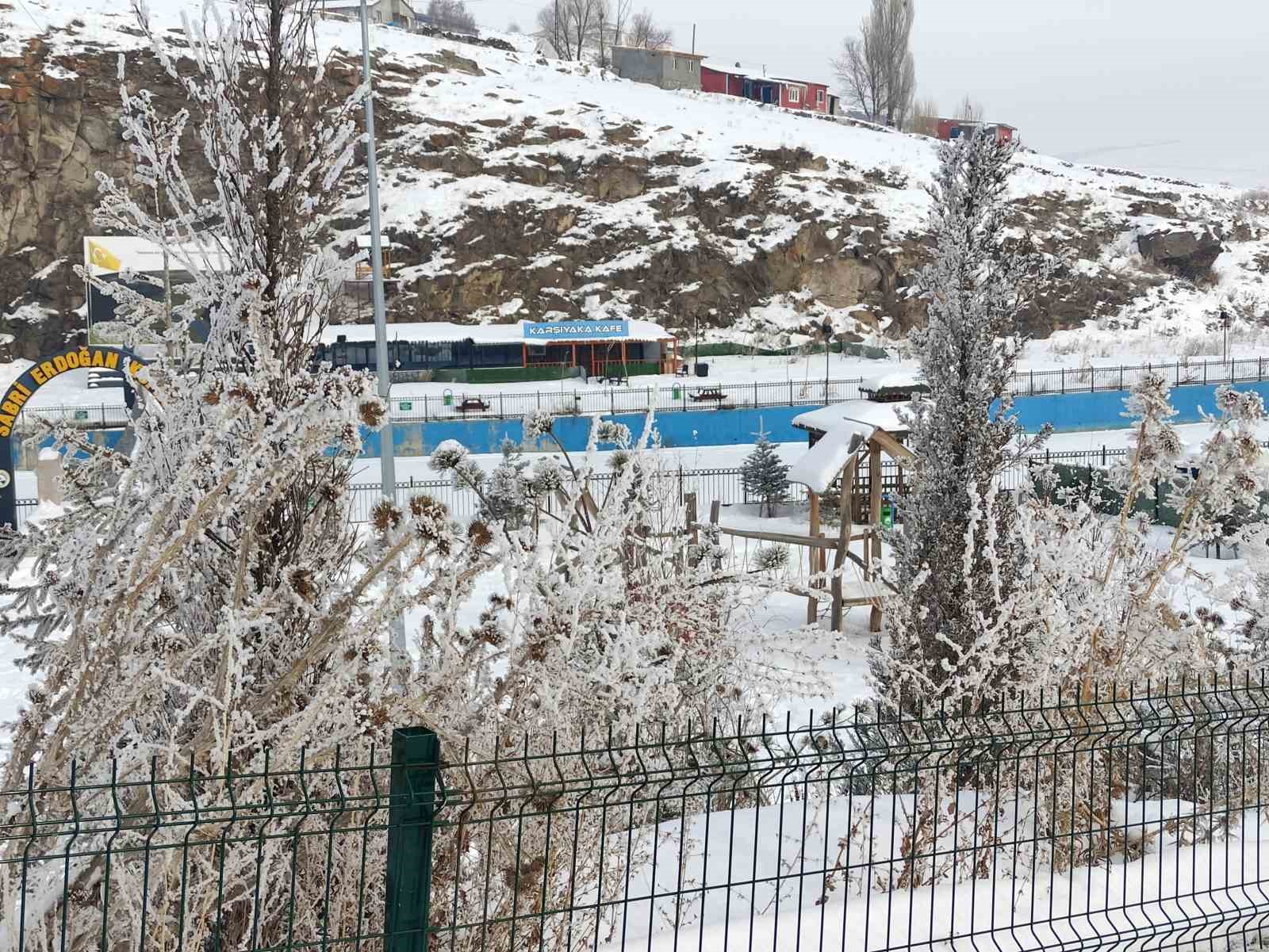 Göle ilçesi eksi 20 dereceyle dondu
