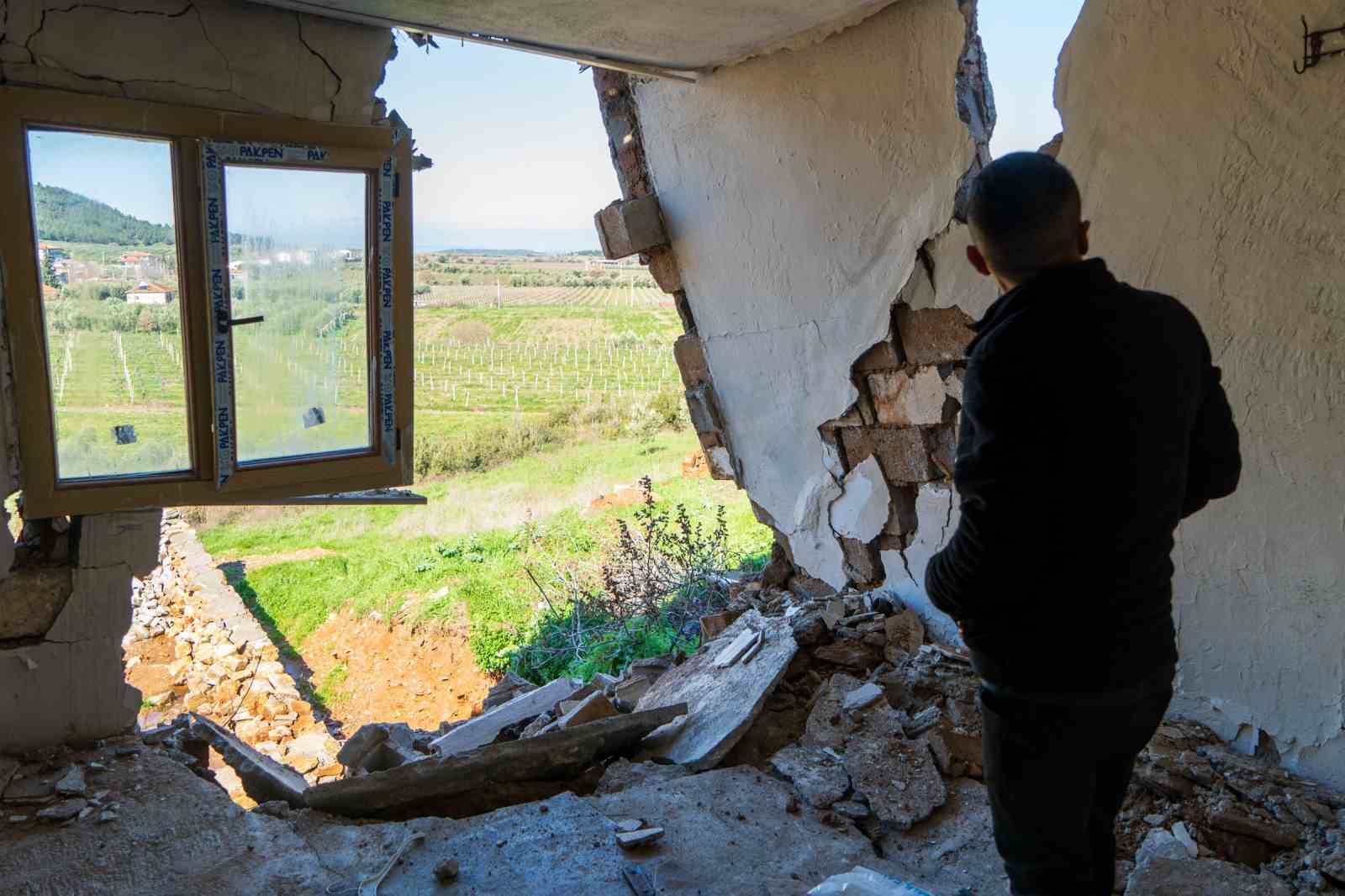 Gölmarmara’da heyelan: 7 ev kullanılamaz hale geldi
