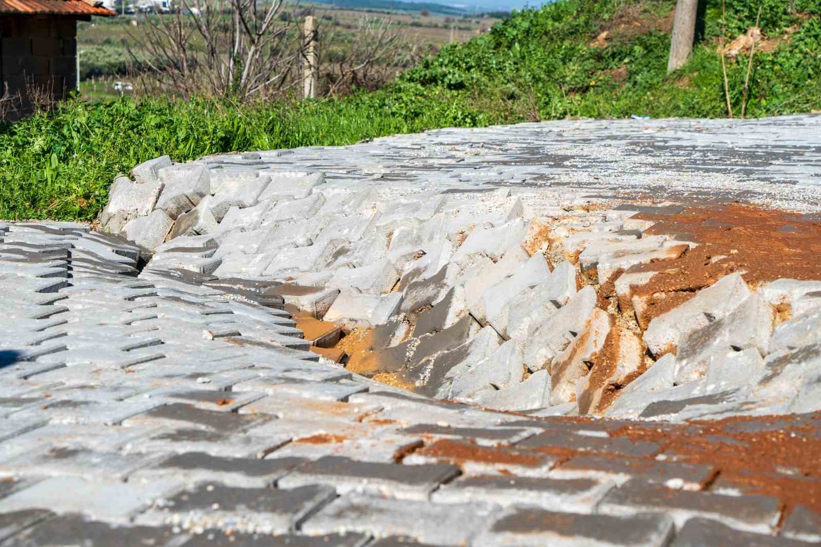 Gölmarmara’da heyelan: 7 ev kullanılamaz hale geldi
