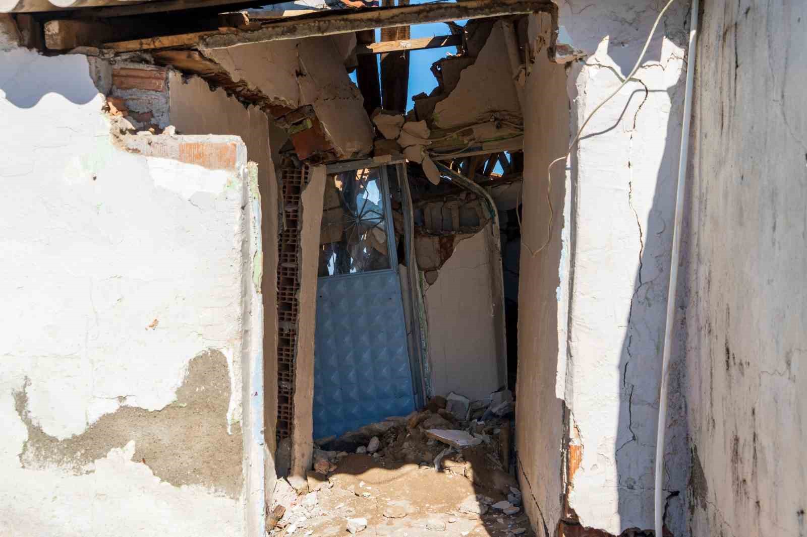 Gölmarmara’da heyelan: 7 ev kullanılamaz hale geldi
