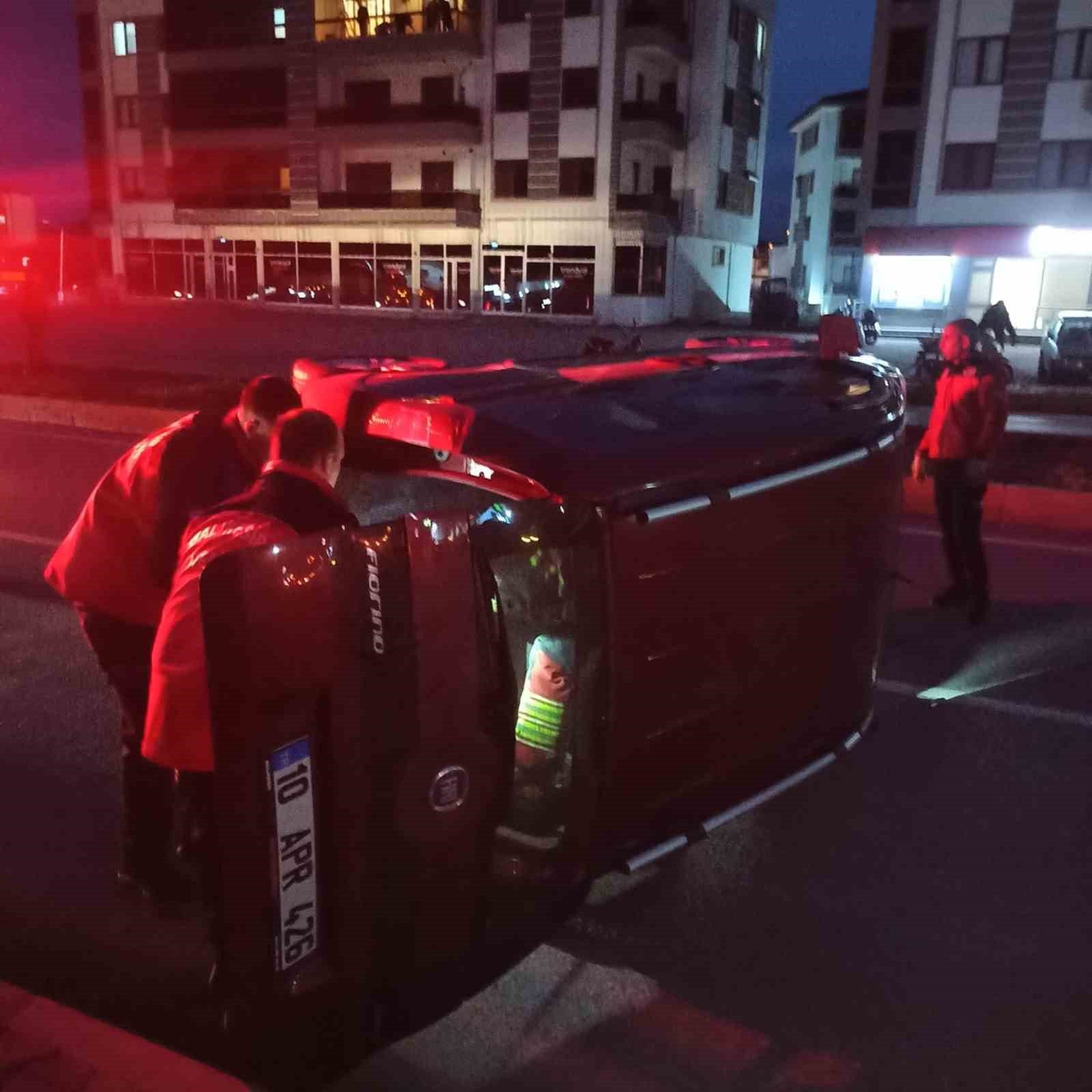 Gömeç’te devrilen ticari araçtaki 1 kişi yaralandı
