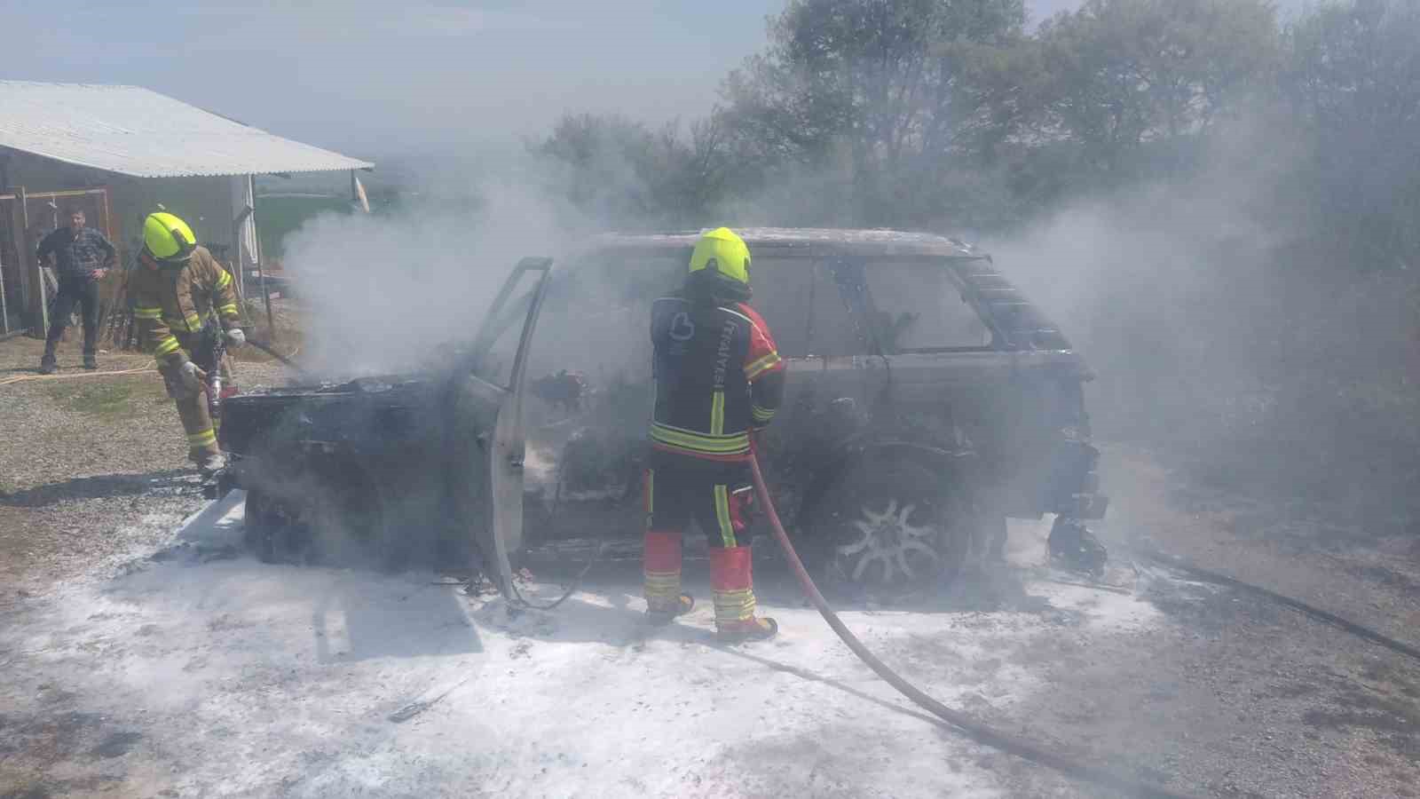 Gönen’de araç yangını paniğe neden oldu

