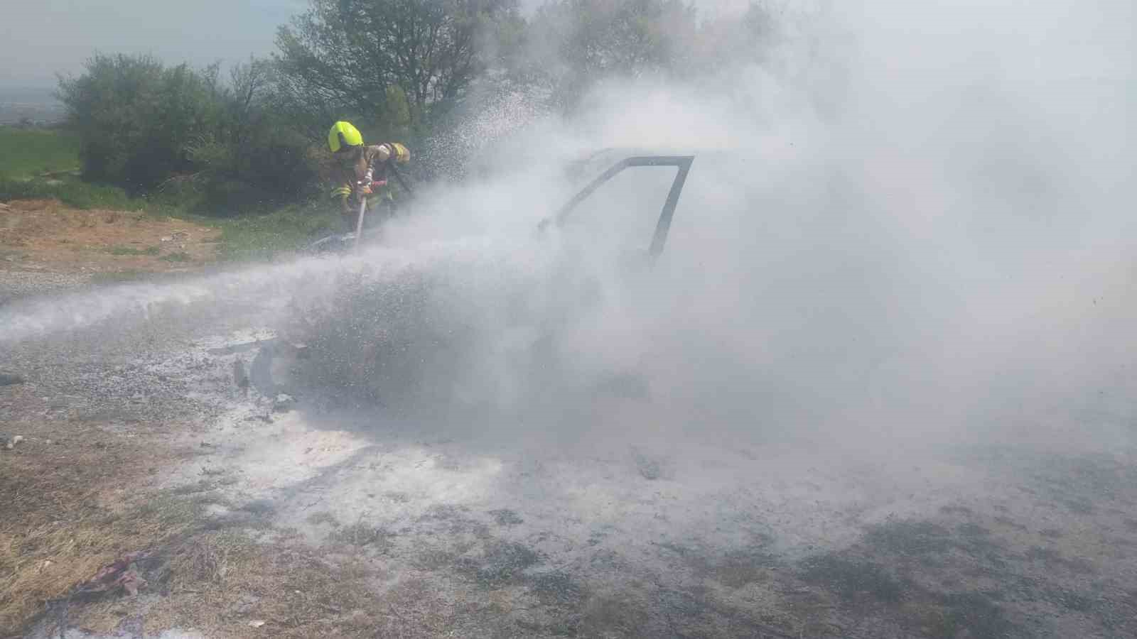 Gönen’de araç yangını paniğe neden oldu
