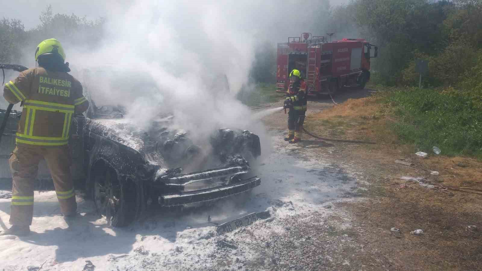 Gönen’de araç yangını paniğe neden oldu
