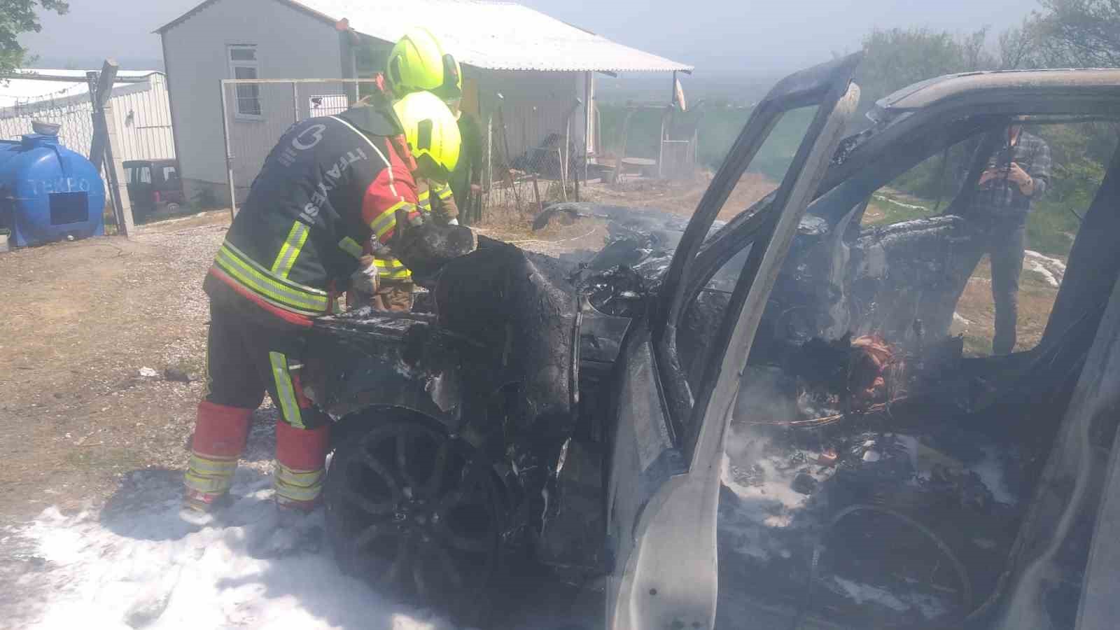 Gönen’de araç yangını paniğe neden oldu
