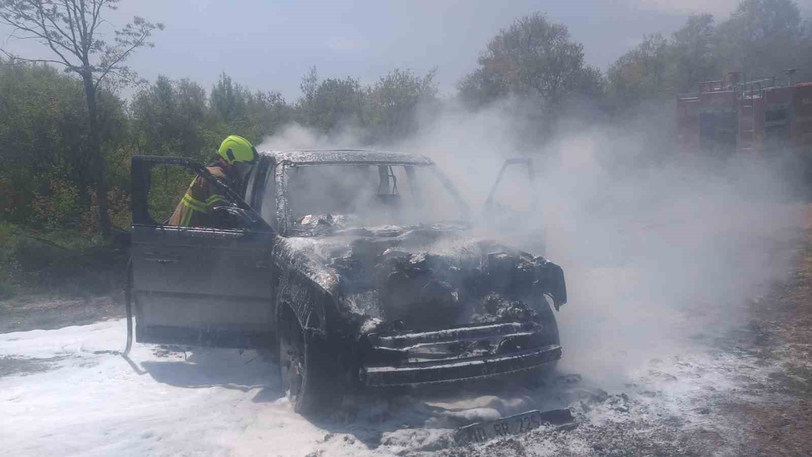 Gönen’de araç yangını paniğe neden oldu
