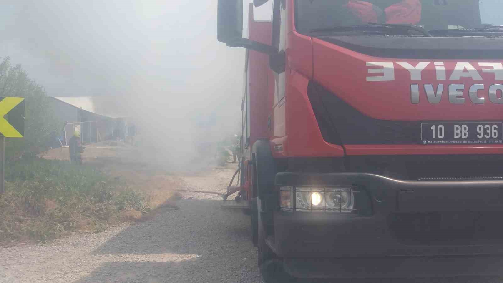 Gönen’de araç yangını paniğe neden oldu
