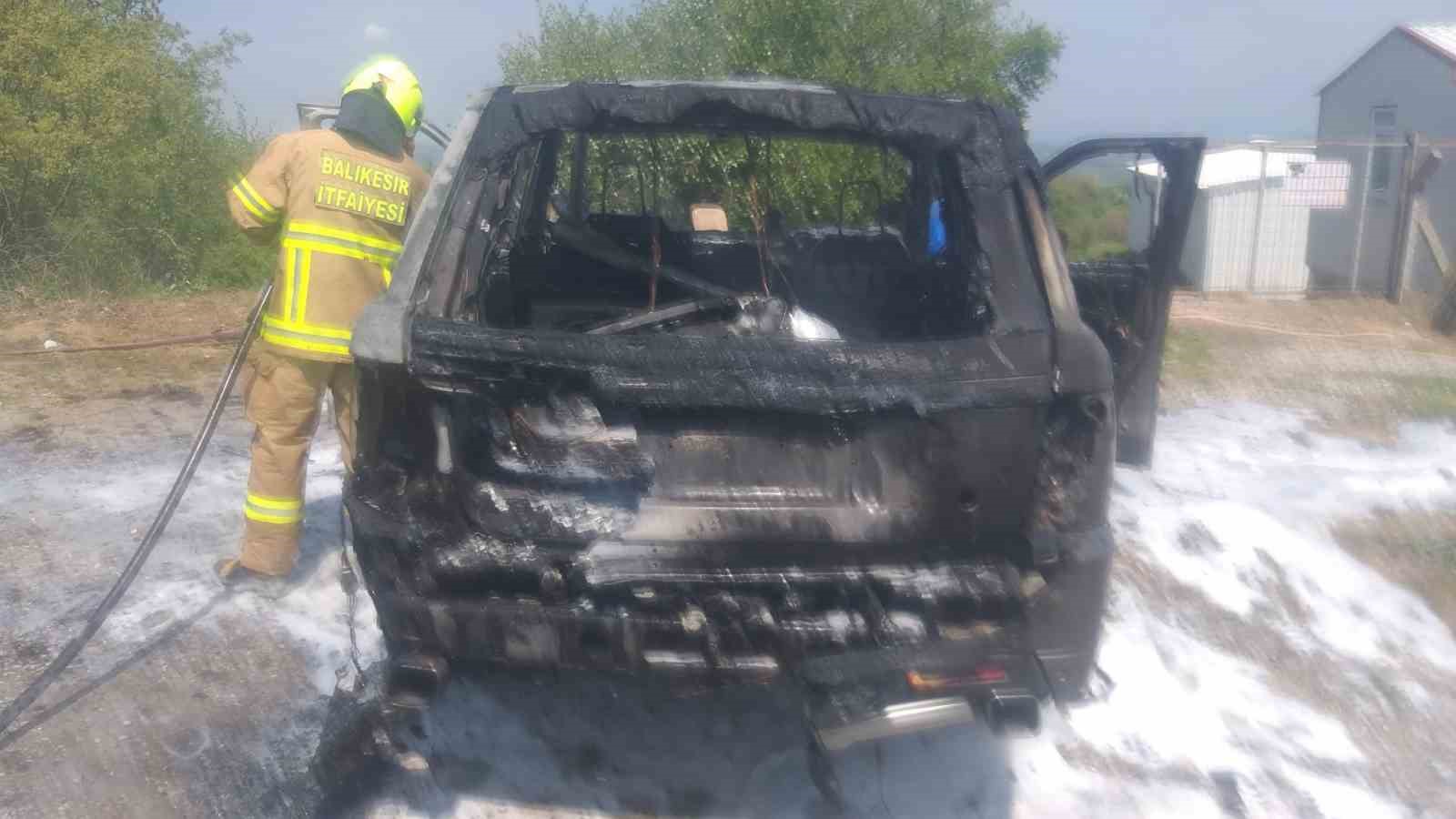 Gönen’de araç yangını paniğe neden oldu
