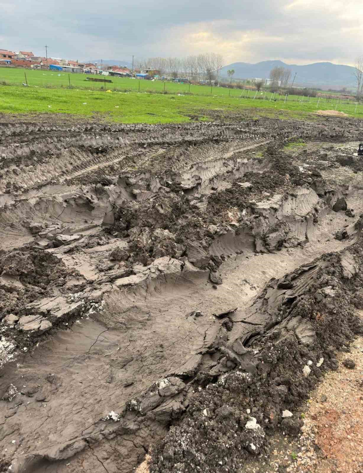 Gönen’de imar var, inşaat var yol yok, altyapı yok
Gönen’de imar var, inşaat var yol yok, altyapı yok