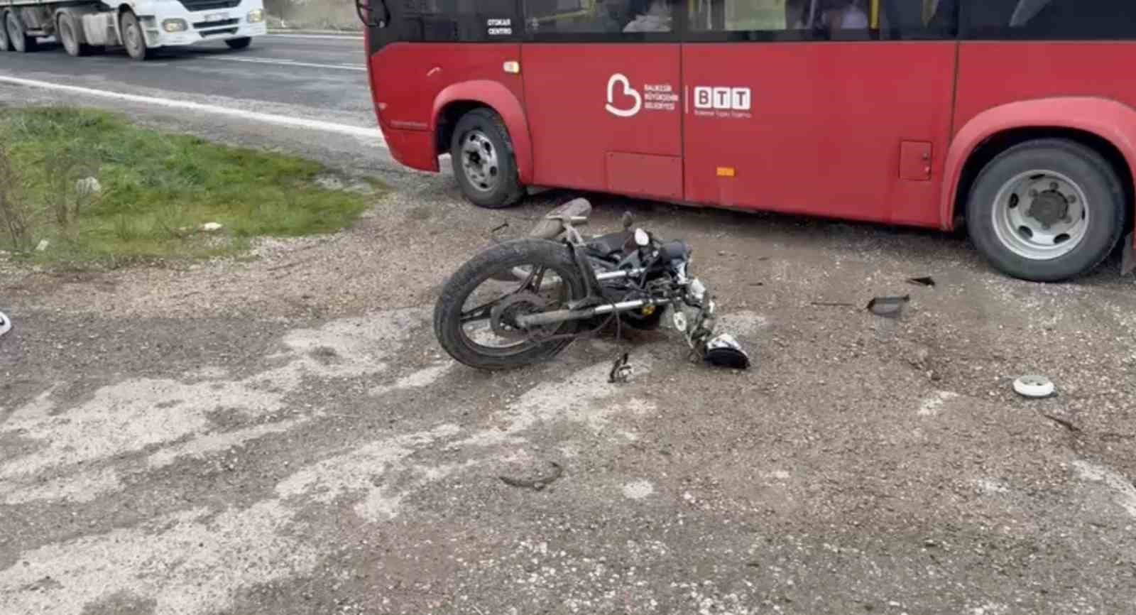 Gönen’de minibüs ile motosiklet çarpıştı: 1 yaralı
