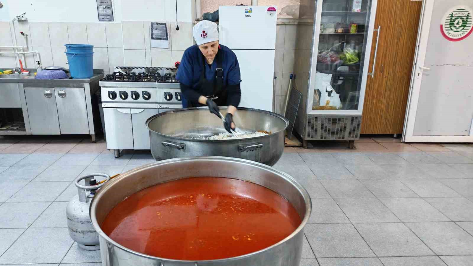 Gönüllü gençlerle iftar seferberliği
