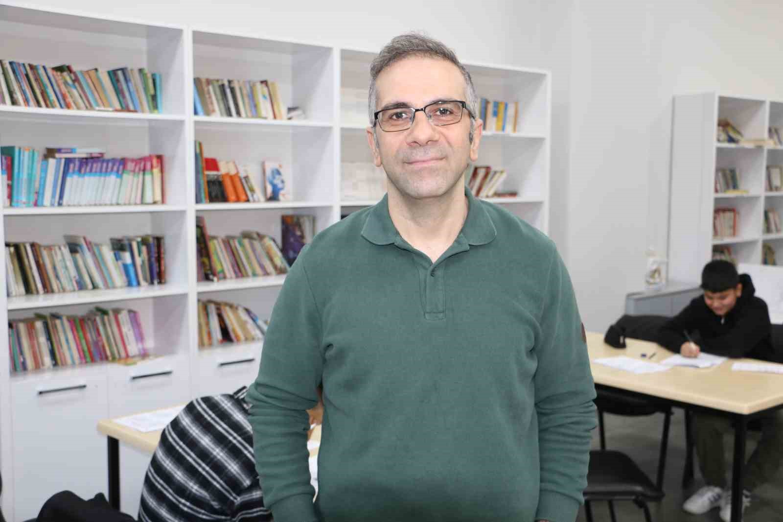 Gönüllü öğretmenler tatilde LGS’ye hazırlanan öğrencilere destek veriyor
