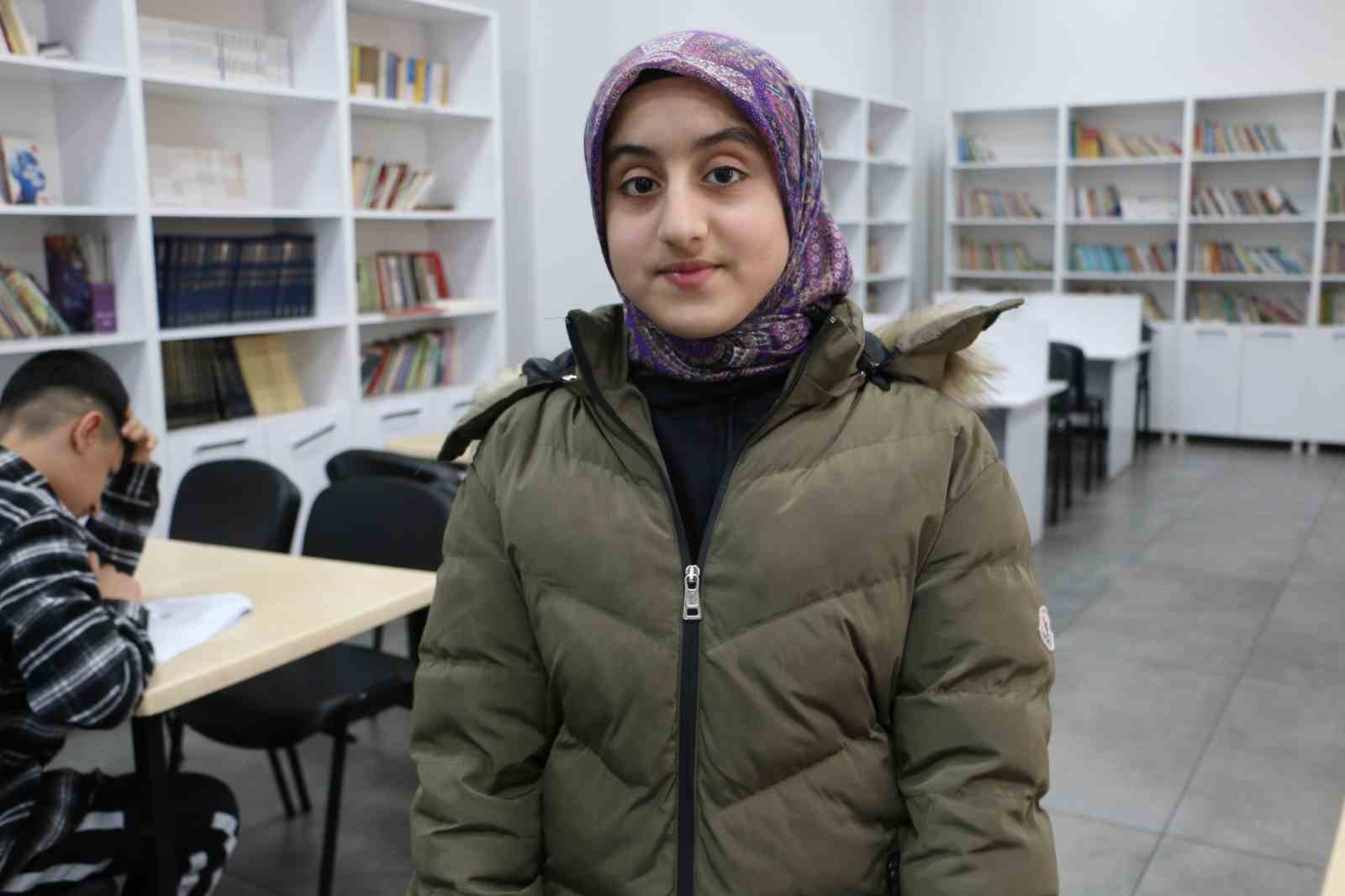 Gönüllü öğretmenler tatilde LGS’ye hazırlanan öğrencilere destek veriyor
