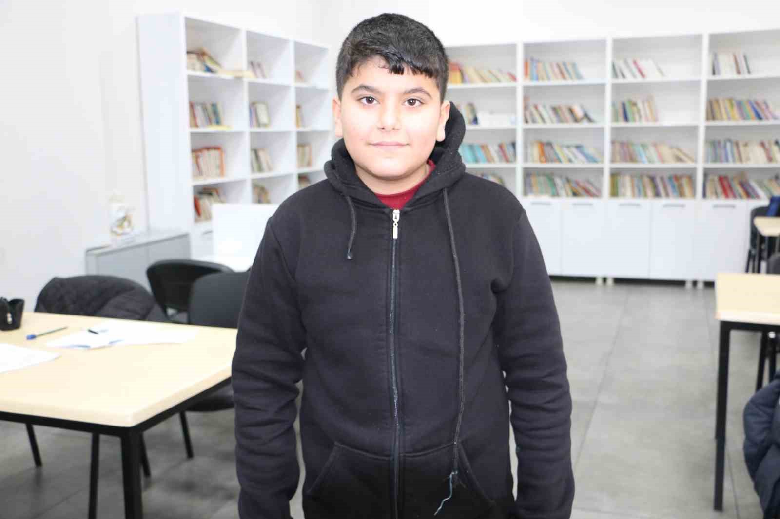 Gönüllü öğretmenler tatilde LGS’ye hazırlanan öğrencilere destek veriyor
