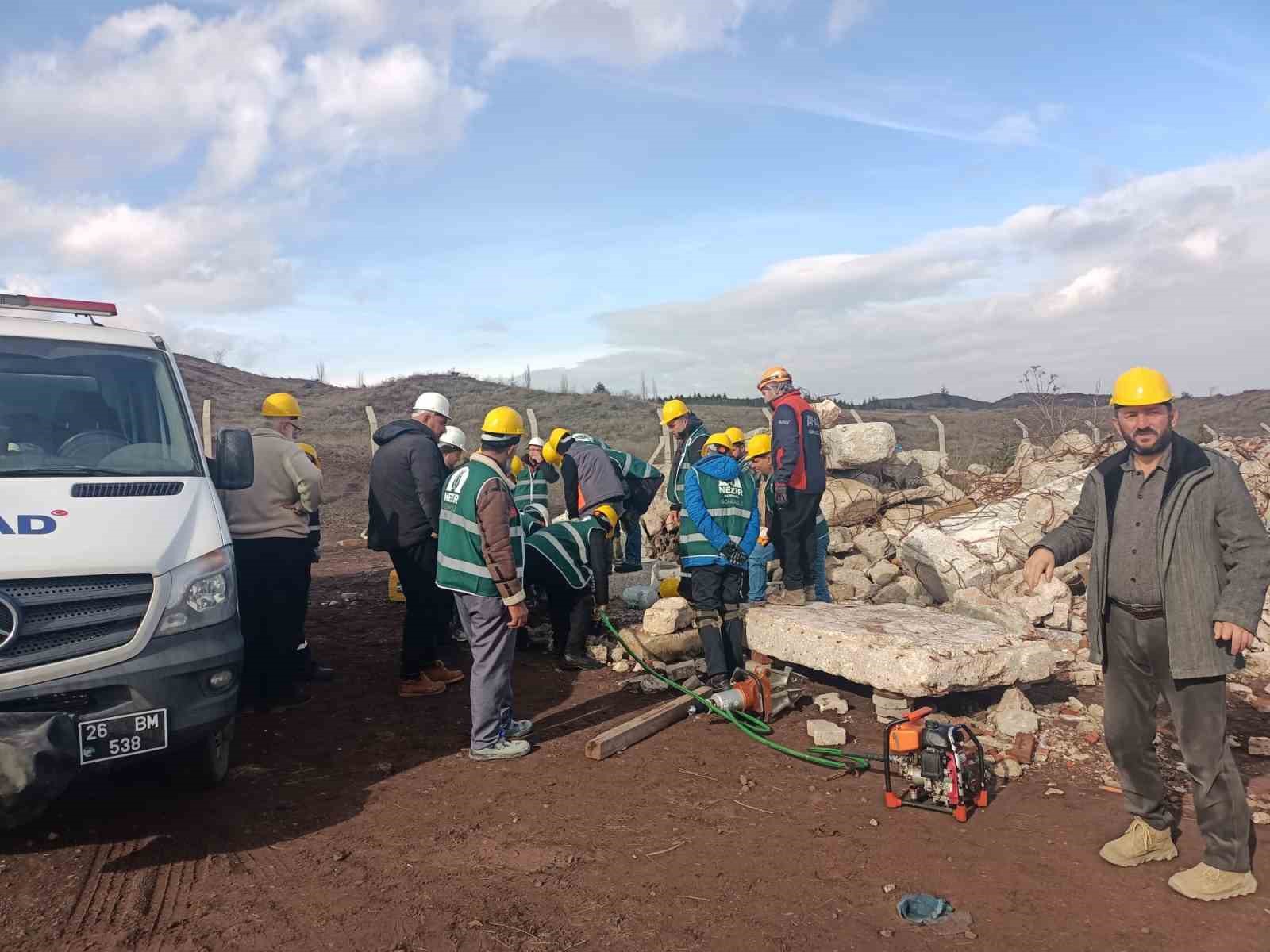 Gönüllülere arama ve kurtarma eğitimi verildi
