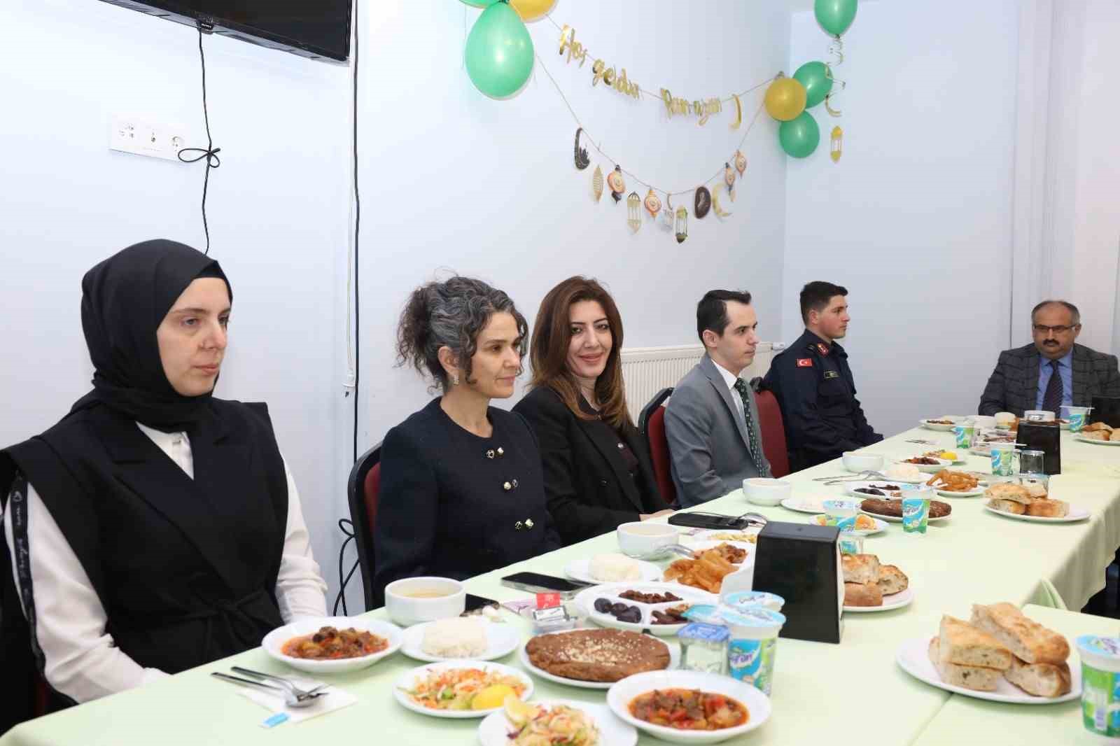 Gördes Huzurevi sakinleri iftar sofrasında buluştu
