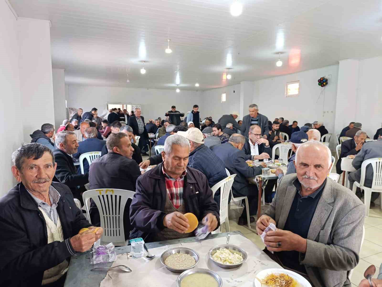 Gördes Tepeköy’de asırlık hayır geleneği binleri buluşturdu
