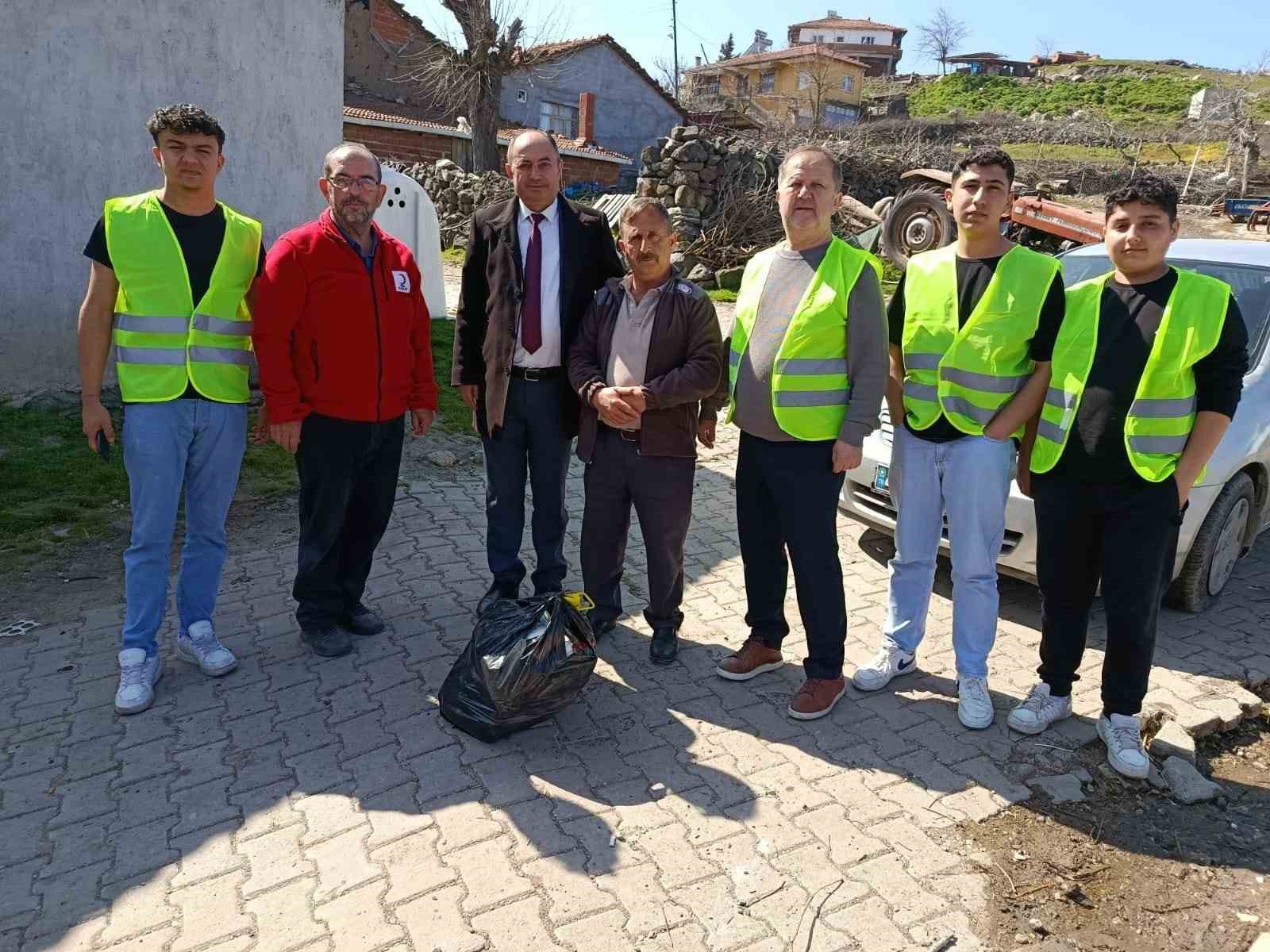 Gördesli öğrencilerden depremzedelere gönül köprüsü
