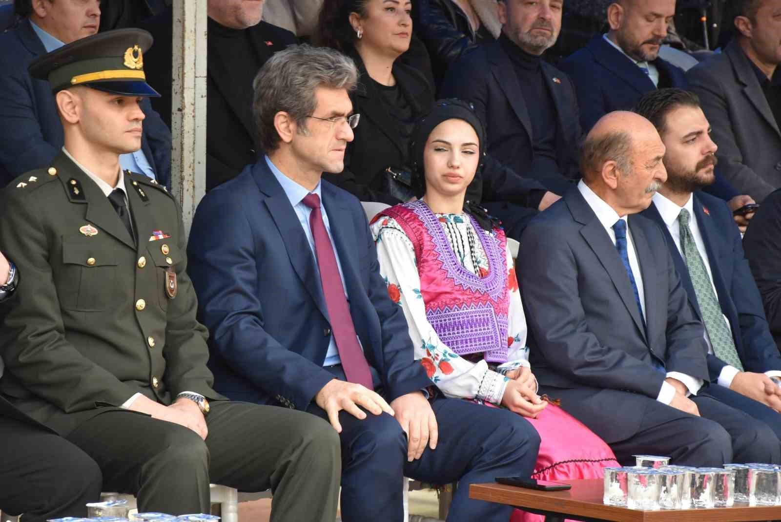 Görele’nin düşman işgalinden kurtuluşunun 108. yıl dönümü törenle kutlandı
Görele’nin düşman işgalinden kurtuluşunun 108. yıl dönümü törenle kutlandı