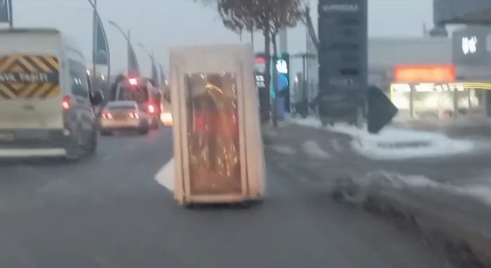 Gören bir daha baktı
