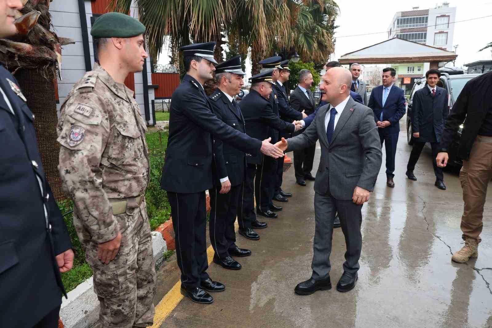 Görev başındaki personellerin bayramı kutlandı
