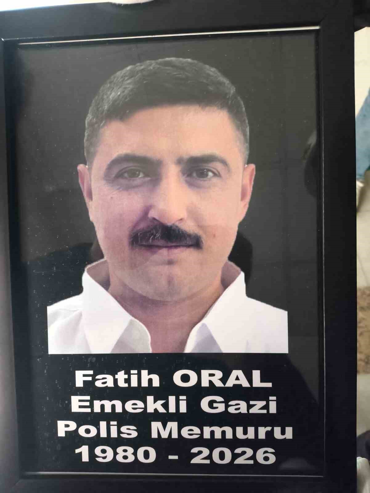 Görev şehidi polis memuru Fatih Oral son yolculuğuna uğurlandı
Görev şehidi polis memuru Fatih Oral son yolculuğuna uğurlandı