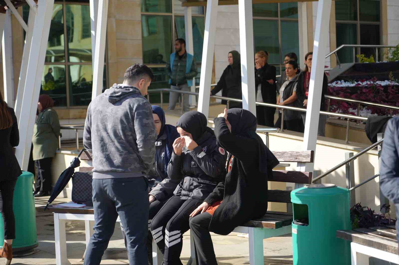 Görev yaptığı adliyede ölü bulunan güvenlik görevlisi gözyaşlarıyla uğurlandı
