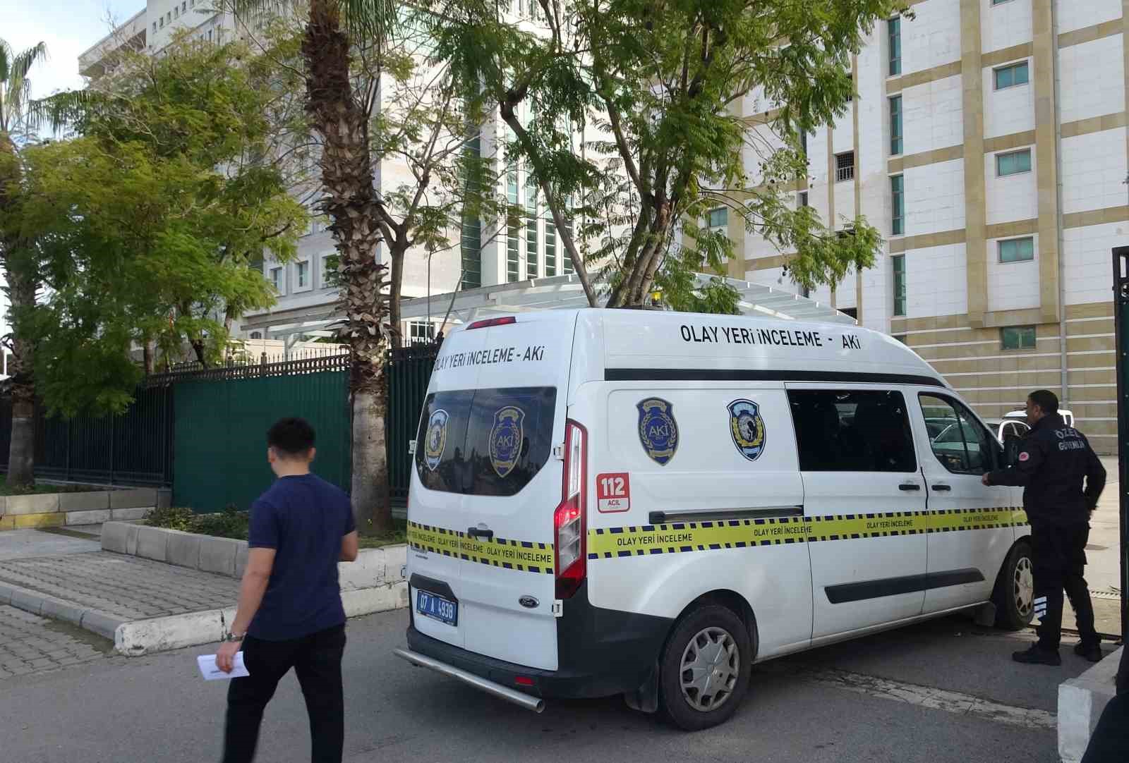 Görev yaptığı adliyede ölü bulunan güvenlik görevlisi gözyaşlarıyla uğurlandı
