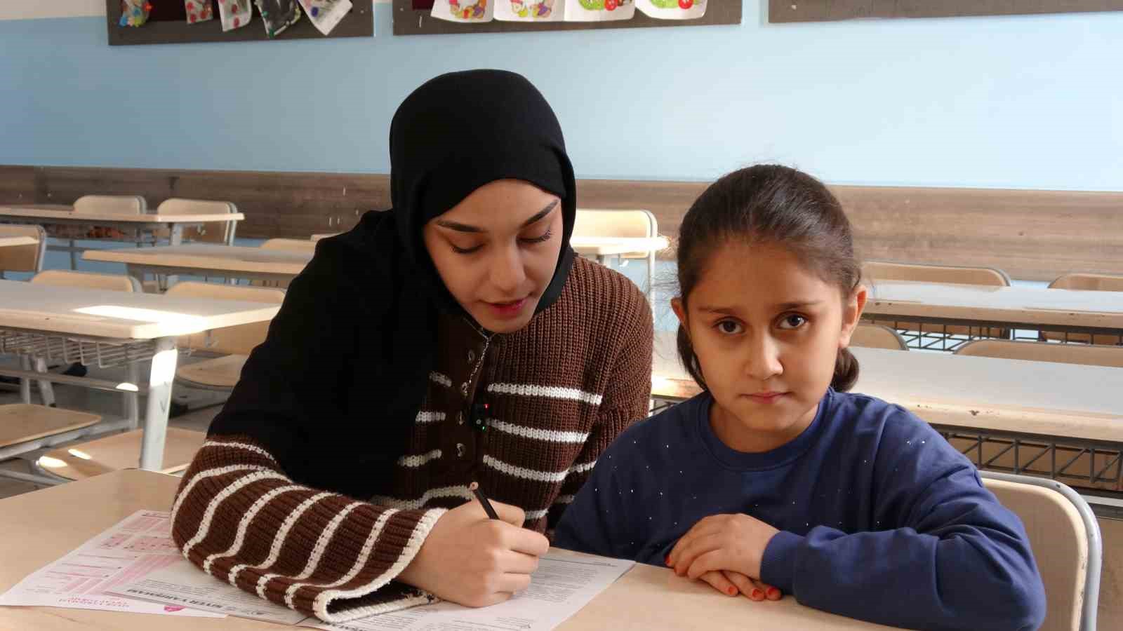 Görme engelli kardeşlerin Siyer Yarışması heyecanı
