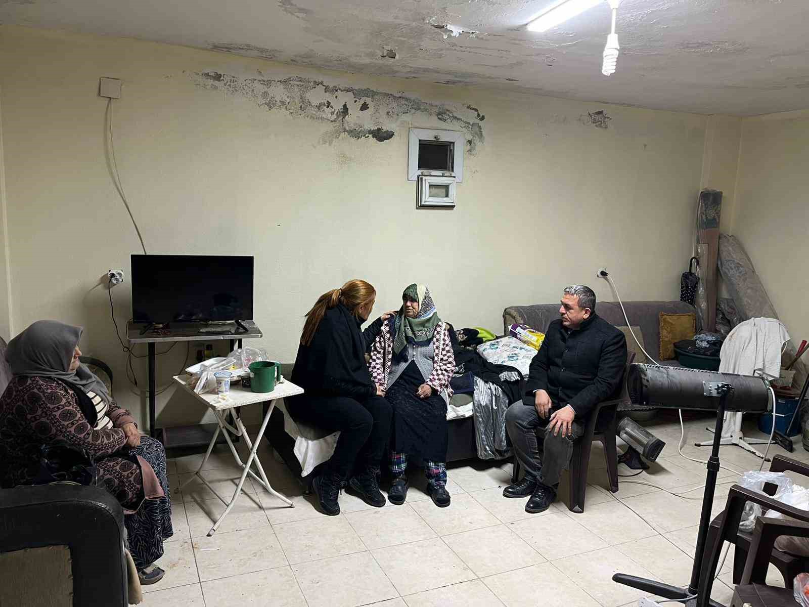 Görme engelli yaşlı kadına devletten şefkat eli: "Elveda evim" diyerek yıllardır yaşadığı evine gözyaşlarıyla veda etti
