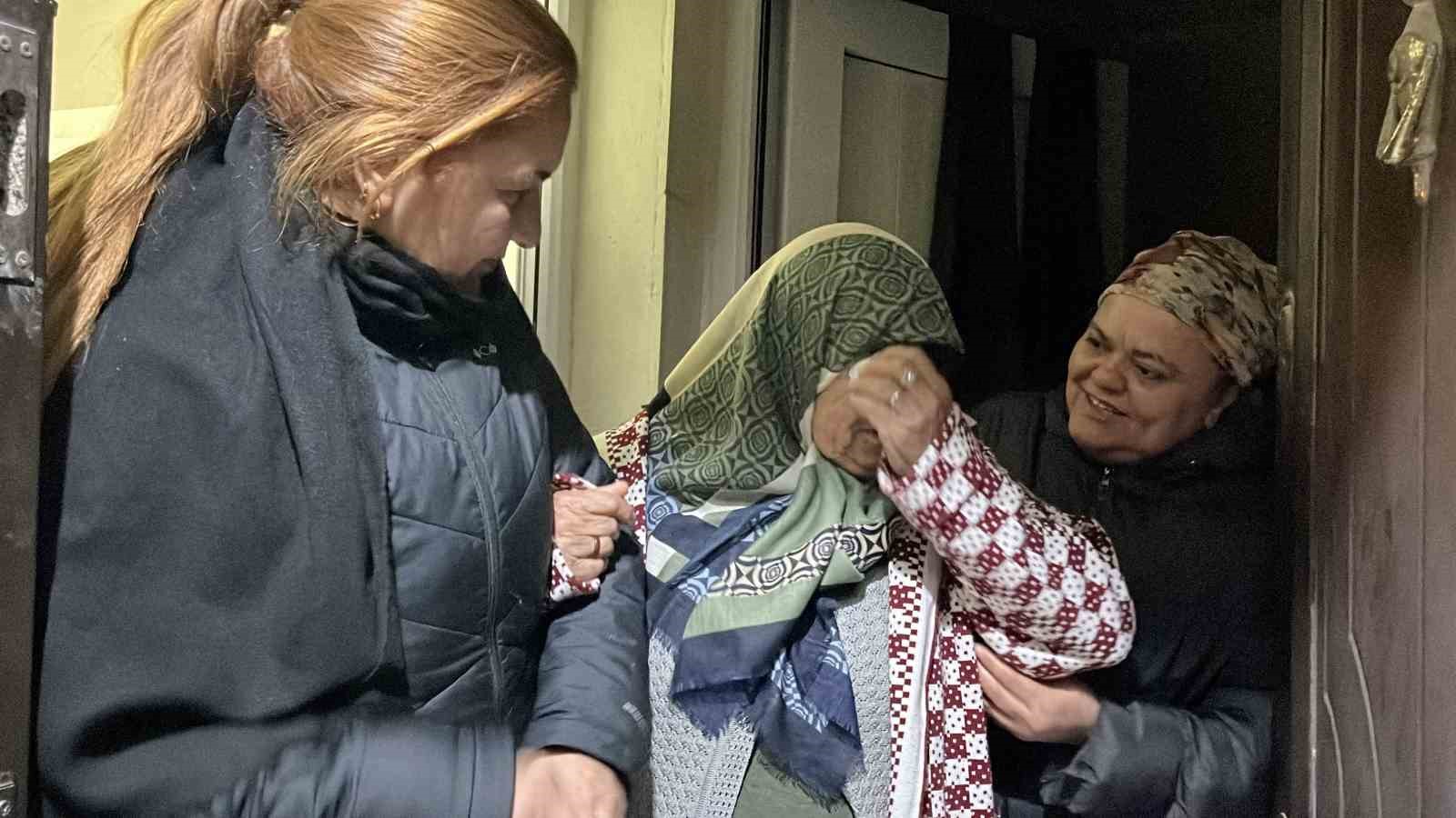 Görme engelli yaşlı kadına devletten şefkat eli: "Elveda evim" diyerek yıllardır yaşadığı evine gözyaşlarıyla veda etti
