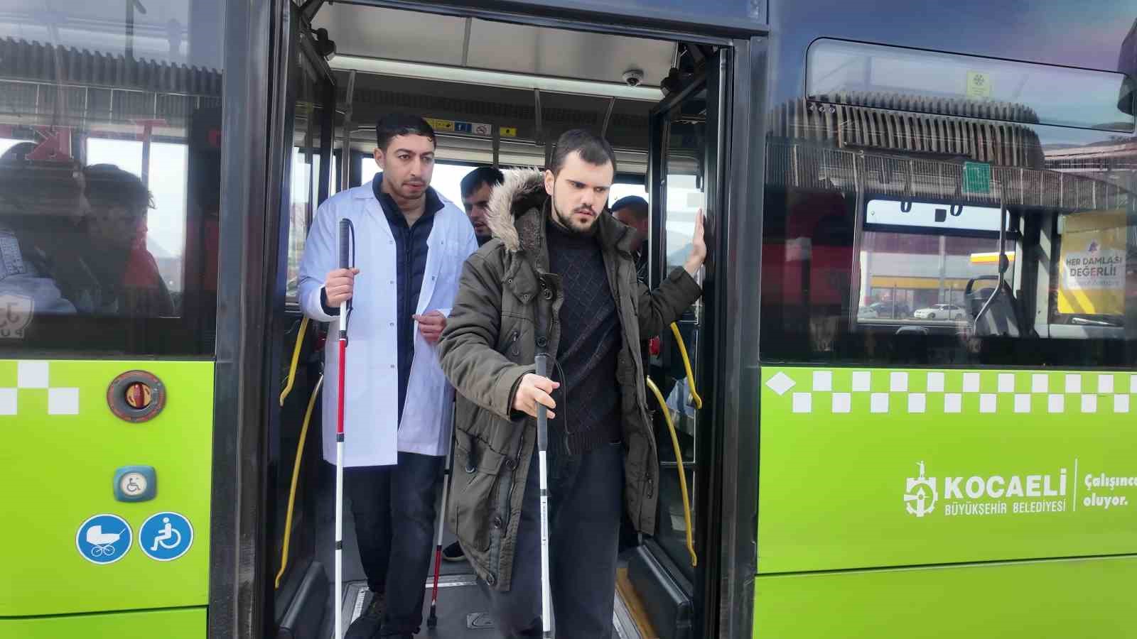 Görme engellilerin şehirdeki zorlu mücadelesi saniye saniye görüntülendi
