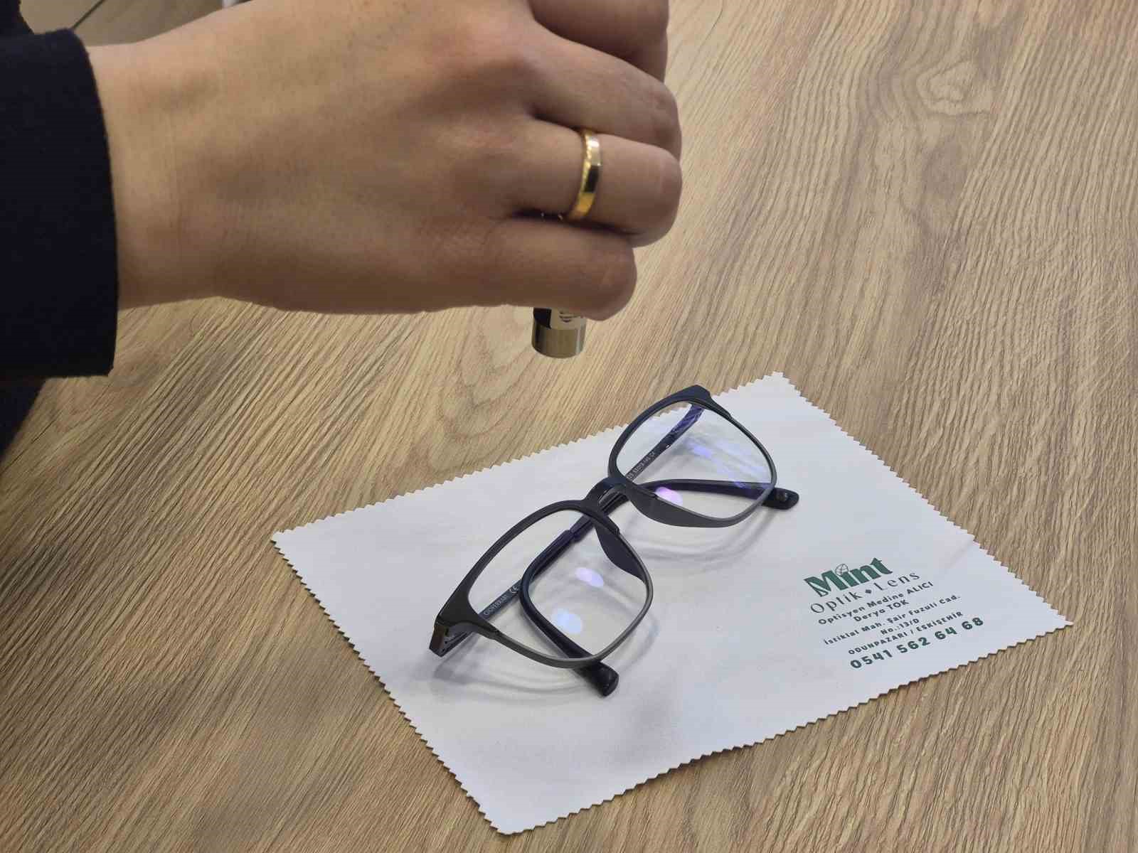 Gözlük uzmanından dijital ekran bağımlılığına karşı orijinal cam ve doğru filtreleme uyarısı
