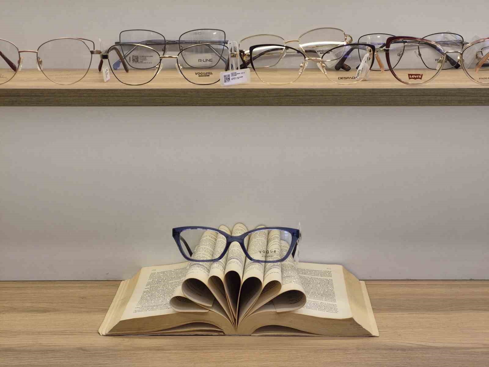 Gözlük uzmanından dijital ekran bağımlılığına karşı orijinal cam ve doğru filtreleme uyarısı
