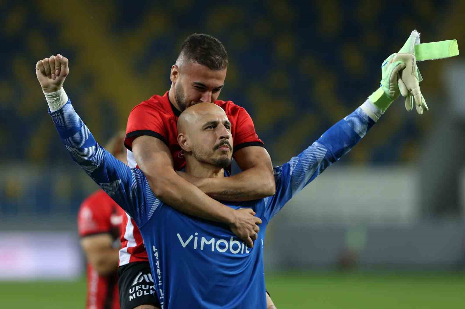 Göztepe, Gençlerbirliği’nden Erhan Erentürk’ün peşinde
Göztepe, Gençlerbirliği’nden Erhan Erentürk’ün peşinde