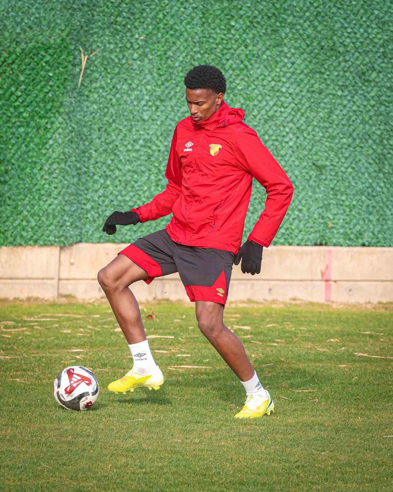 Göztepe, yeni transferlerinden henüz skor katkısı alamadı
