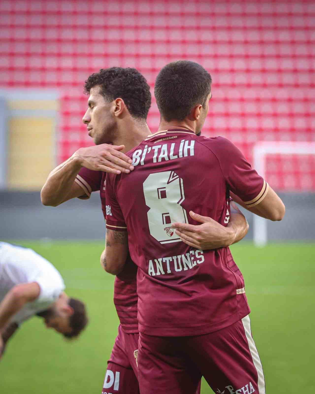 Göztepe’nin yeni transferi Alexis Antunes, ilk maçında golle tanıştı
Göztepe’nin yeni transferi Alexis Antunes, ilk maçında golle tanıştı