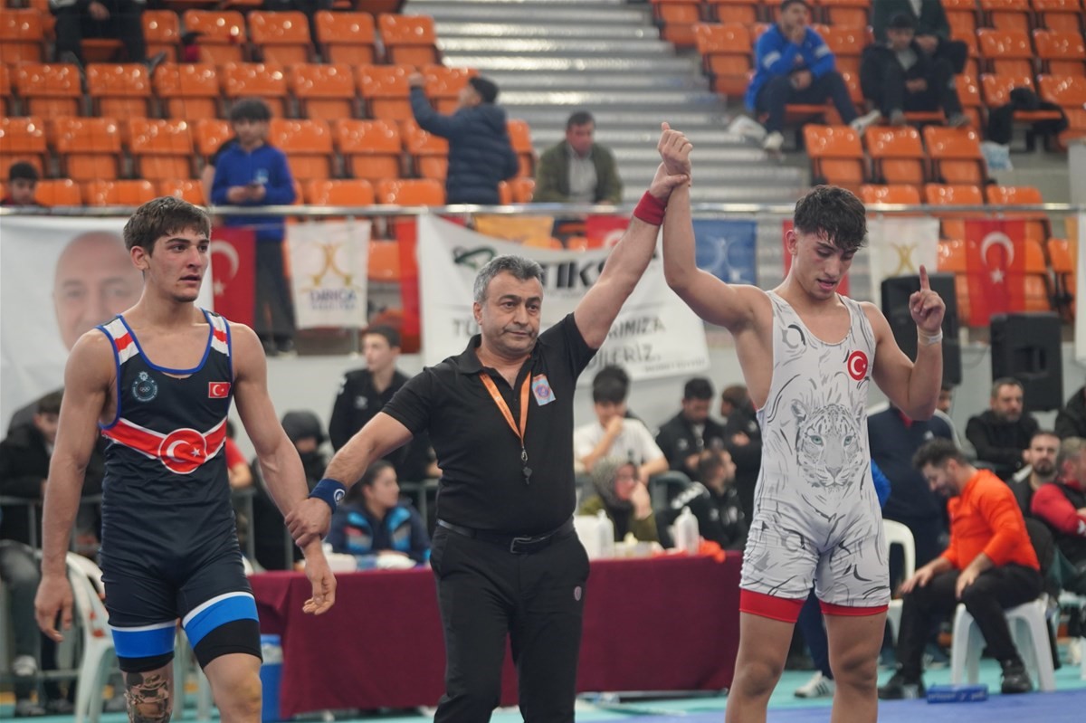 Grekoromende Denizlili genç Türkiye şampiyonu oldu
