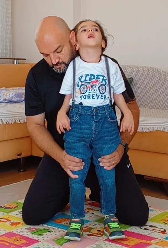 Grip sandılar, Boca virüsü çıktı: 7 yaşındaki Kaan 4 yıldır yatağa mahkum yaşıyor
