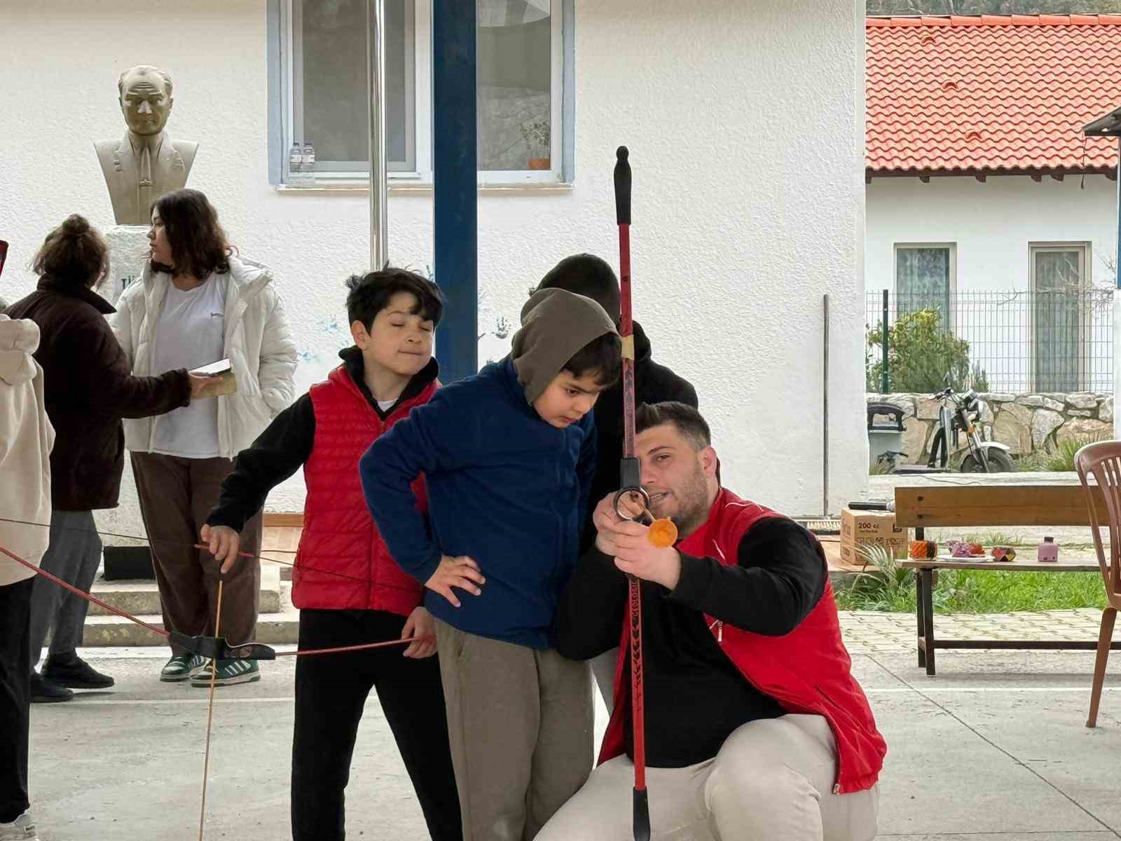 GSB Gençlik Kış Kulübü Esentepe’de çocuklarla buluştu
