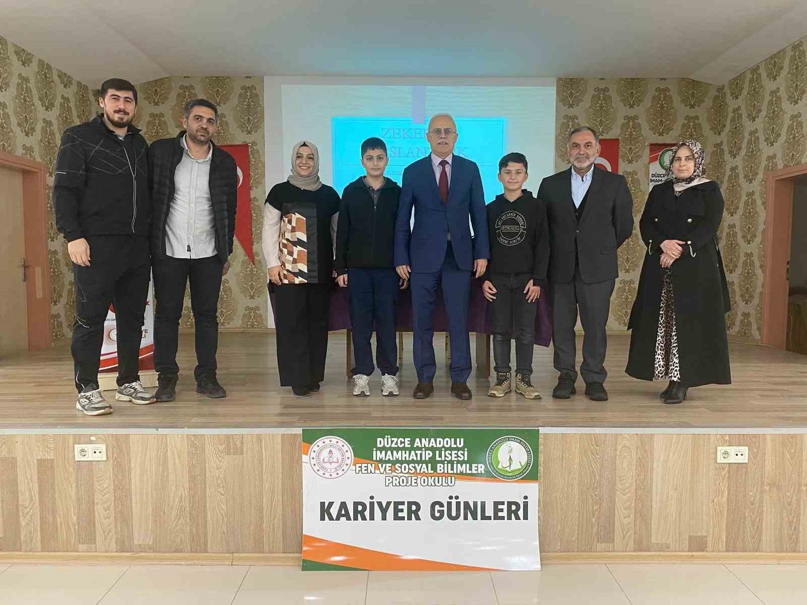 GSB Müdürü Kariyer günlerinde öğrencilerle buluştu
