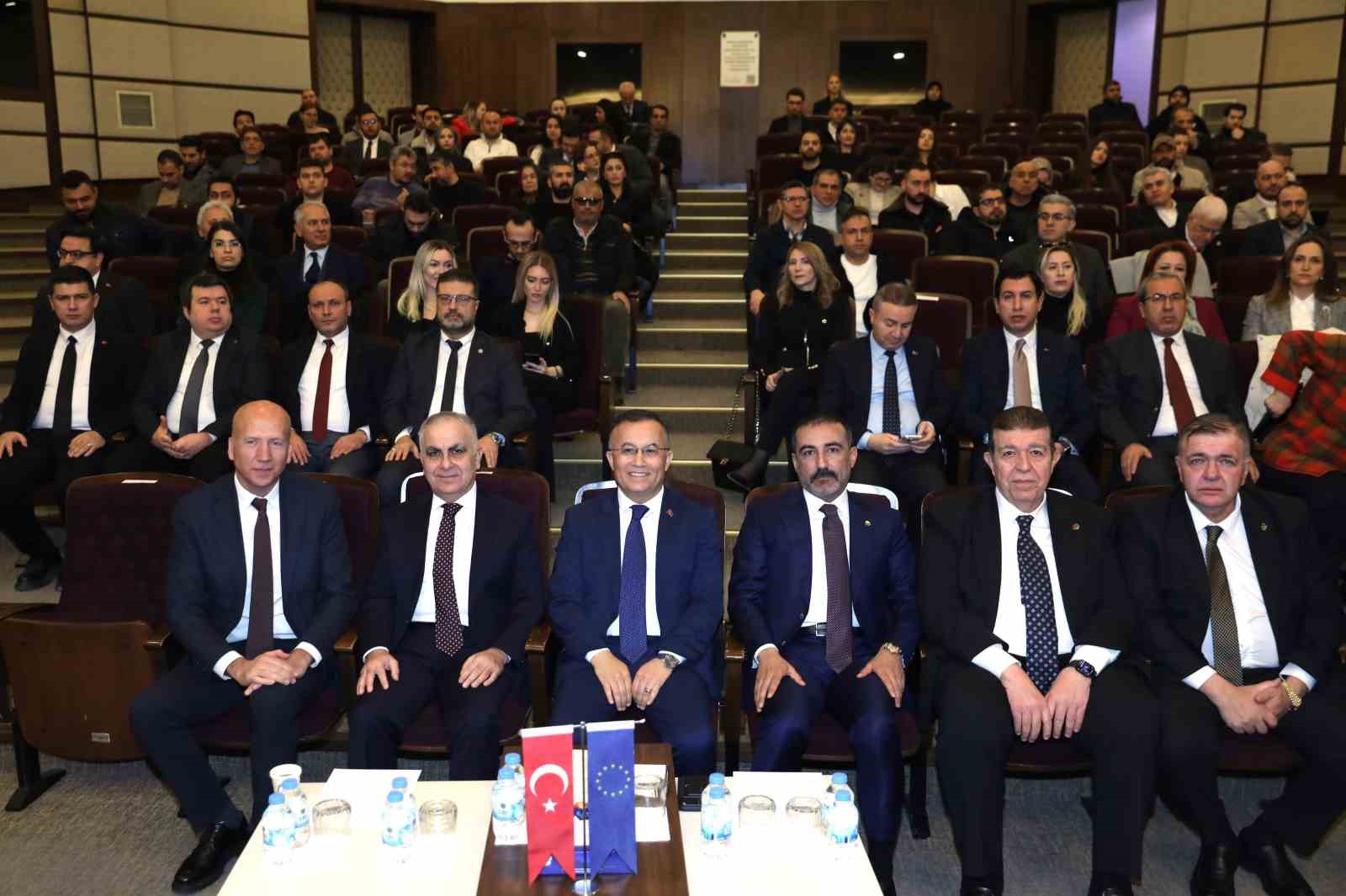 GTO’da küresel ticaretin geleceği konuşuldu
GTO’da küresel ticaretin geleceği konuşuldu