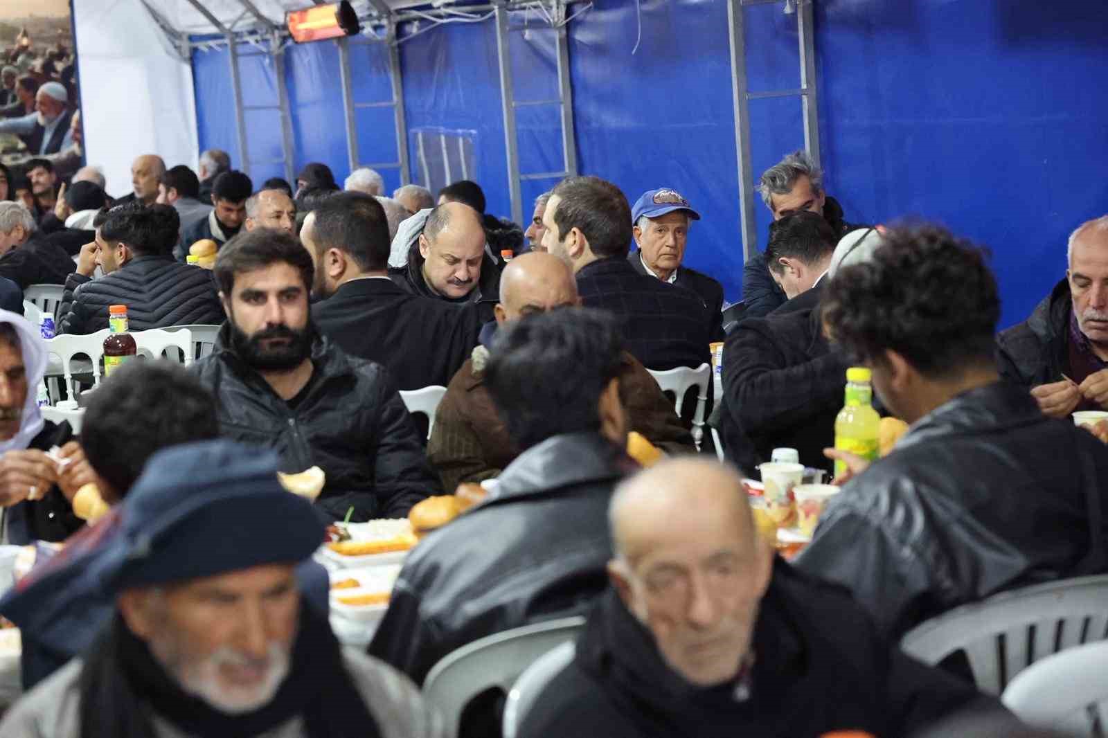 Gülpınar, iftar çadırında vatandaşlarla buluştu
