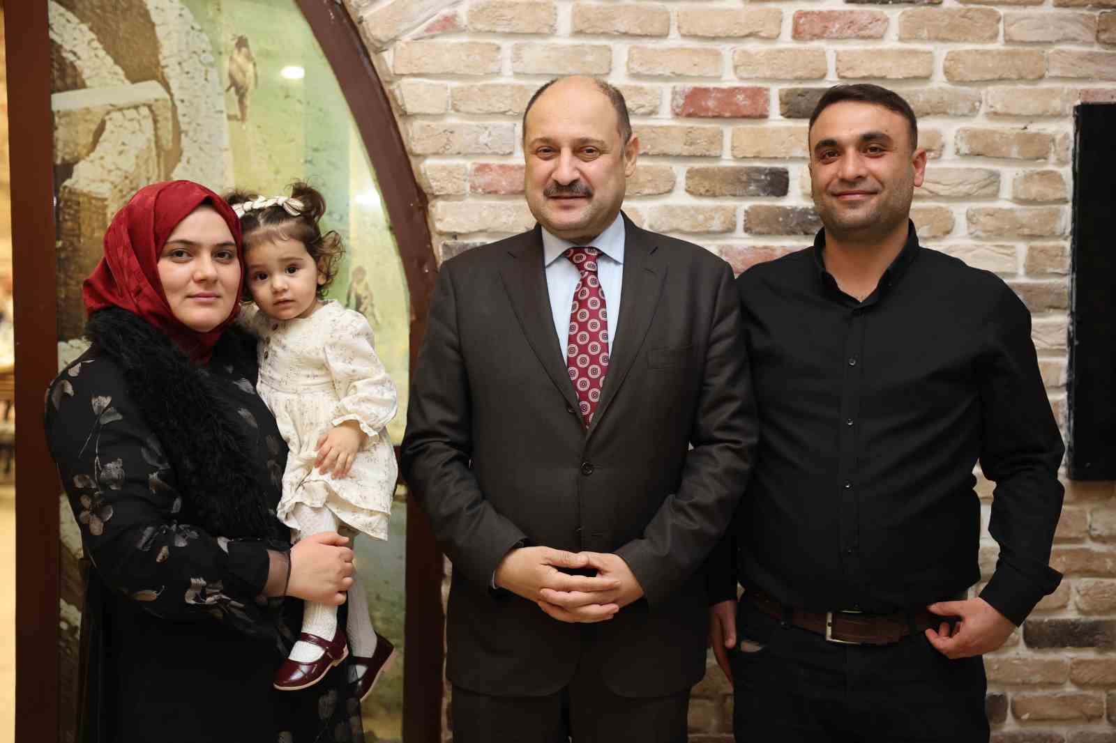 Gülpınar ilçe belediye başkanları ve meclis üyeleriyle iftarda buluştu
