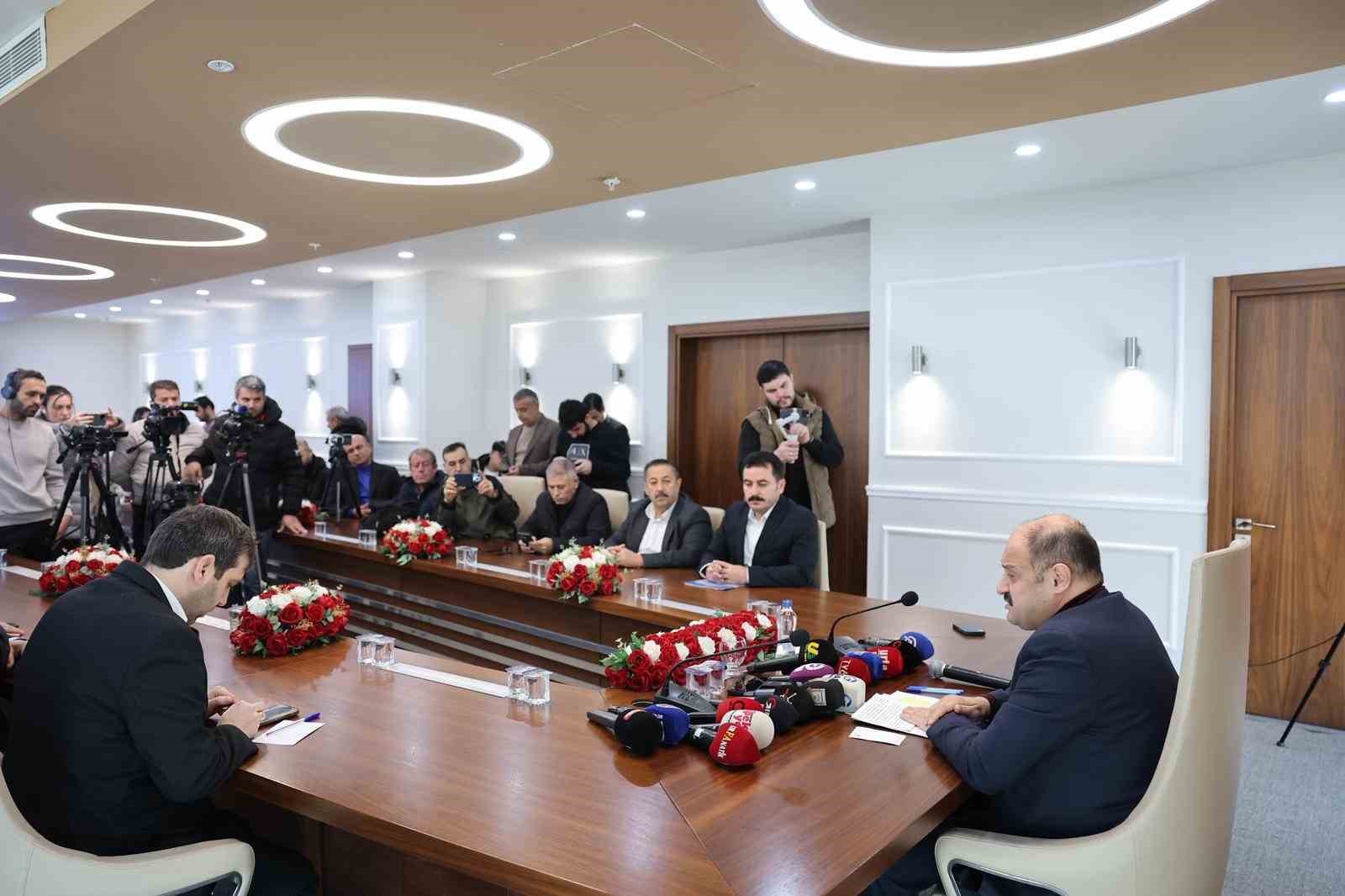 Gülpınar, karla mücadele çalışmalarını değerlendirdi
