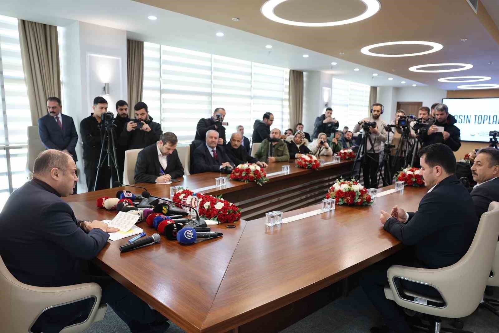 Gülpınar, karla mücadele çalışmalarını değerlendirdi
