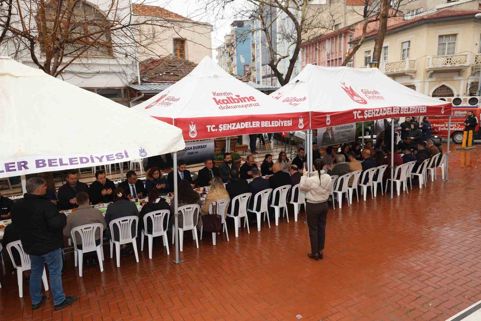 Gülşah Durbay, vefatının 40’ıncı gününde dualarla anıldı
Gülşah Durbay, vefatının 40’ıncı gününde dualarla anıldı