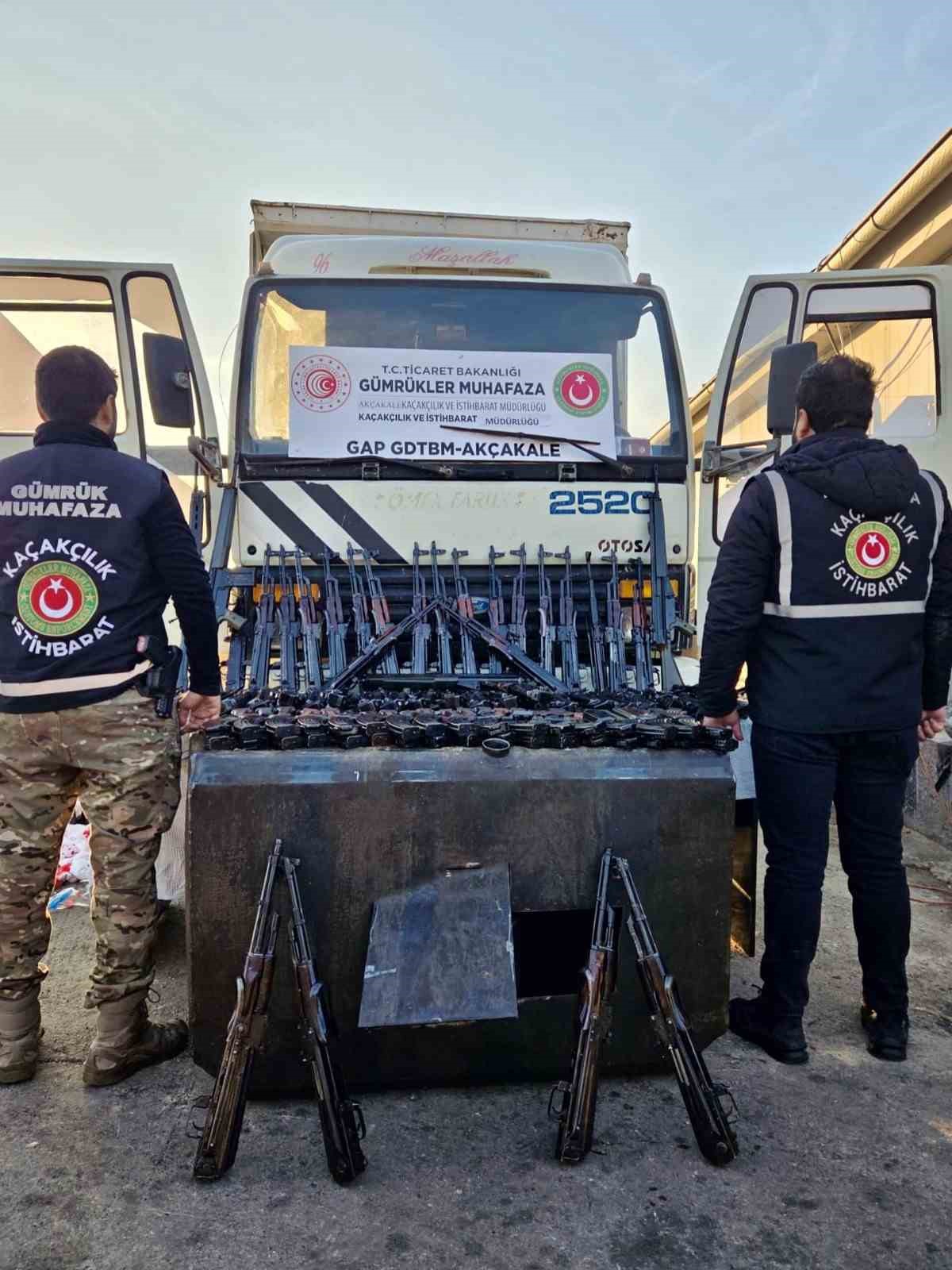 Gümrük kapısında 52 adet uzun namlulu silah ele geçirildi
