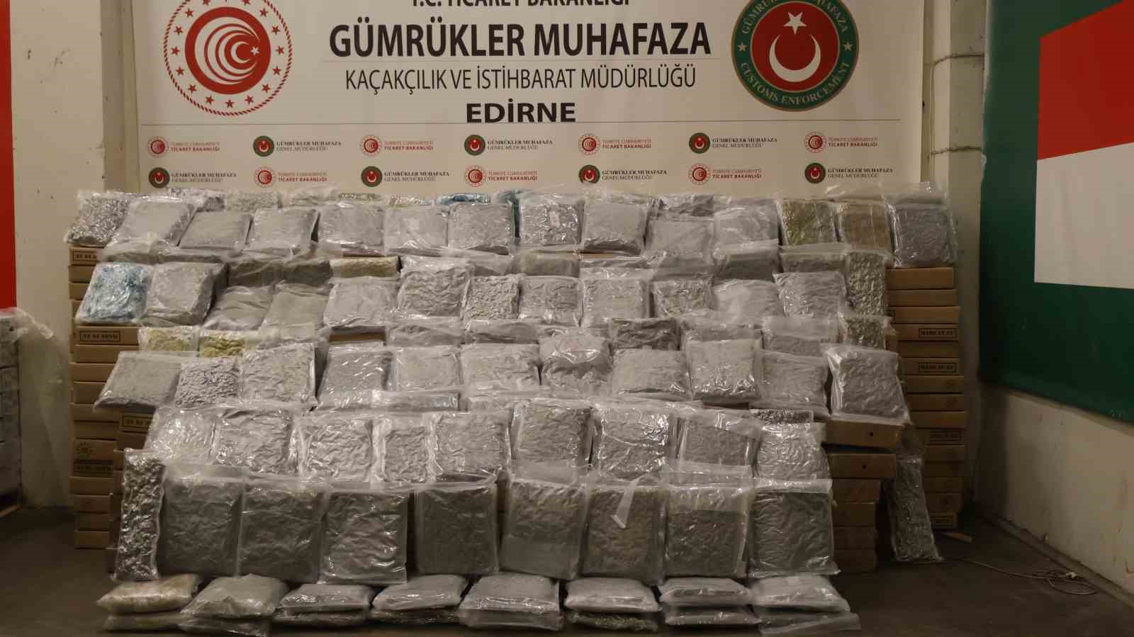 Gümrükler Muhafaza Kaçakçılık ve İstihbarat birimlerince gerçekleştirilen operasyonlarda 4,6 milyar lira değerinde ilaç ve uyuşturucu madde ele geçirildi
