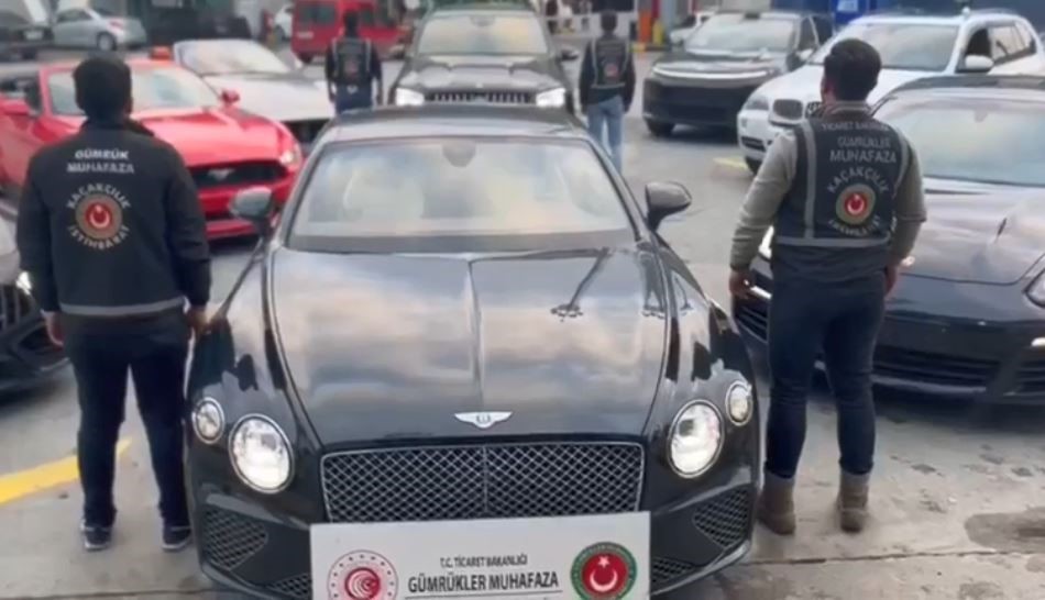 Gümrükten usulsüz geçirilen 65 lüks araca el konuldu: 22 gözaltı
